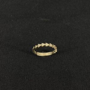 Altın Üçgen Taşlı Yüzük